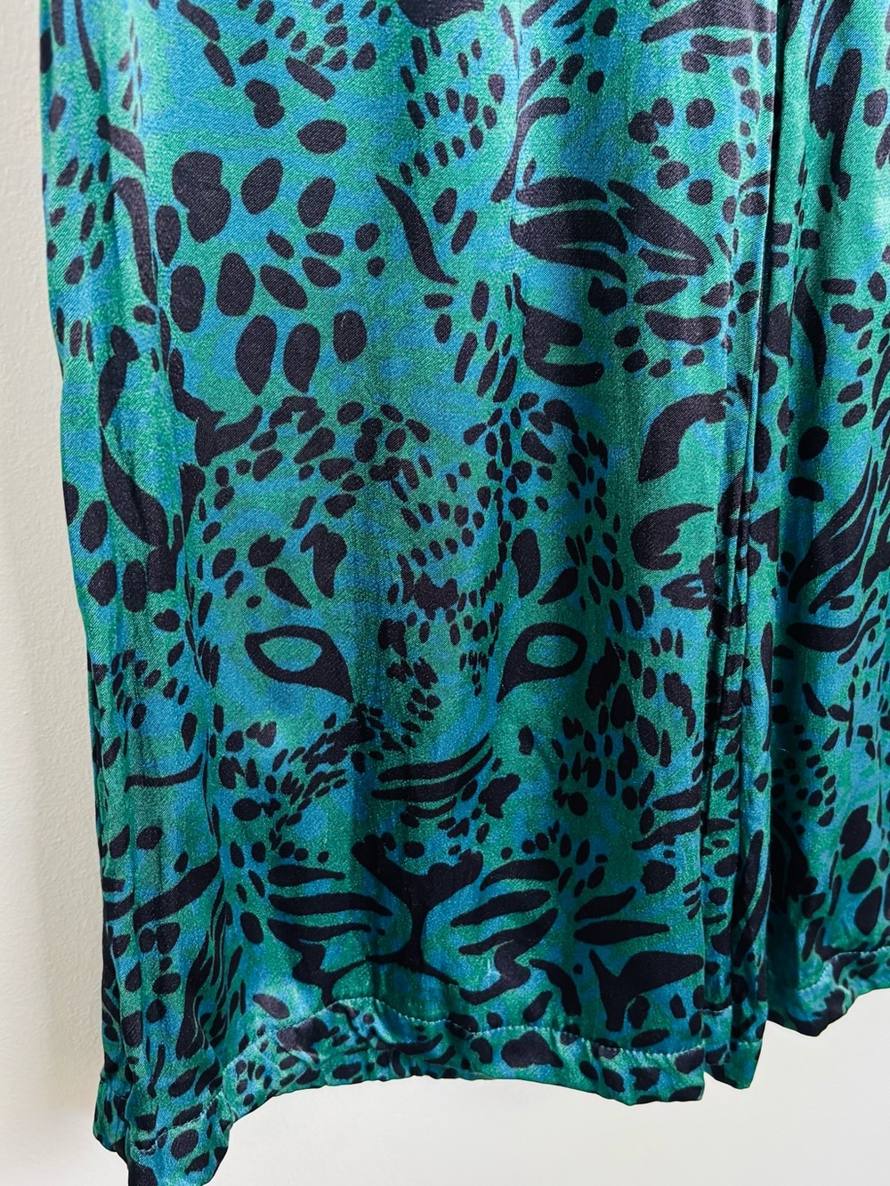 Anthropologie Corey Lynn Calter Teal Satin Jungle Print Wide Leg Pants. Small - Picture 6 of 9